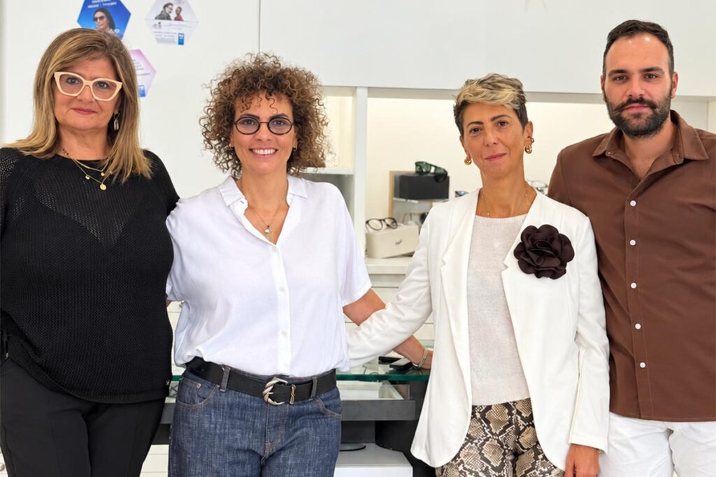 Il team di Ottica Cassar nel negozio di Foggia