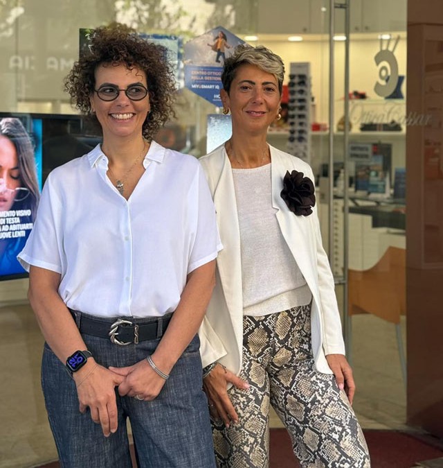 Vanessa e Monica nel negozio Ottica Cassar